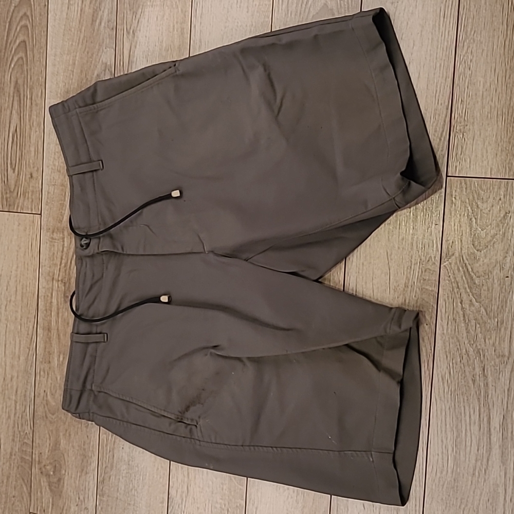 OUTLIER NYC Dark Green Blend‎ Sz 33 Mens Hybrid Athletic Casual Shorts